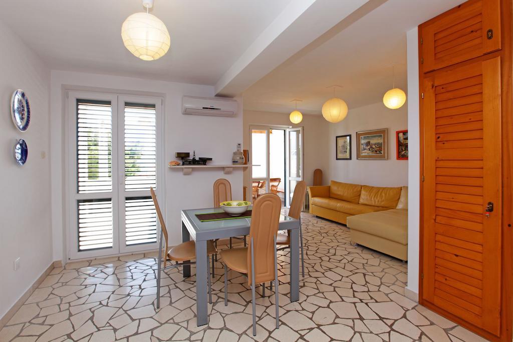 Apartments Mel Bol Rum bild